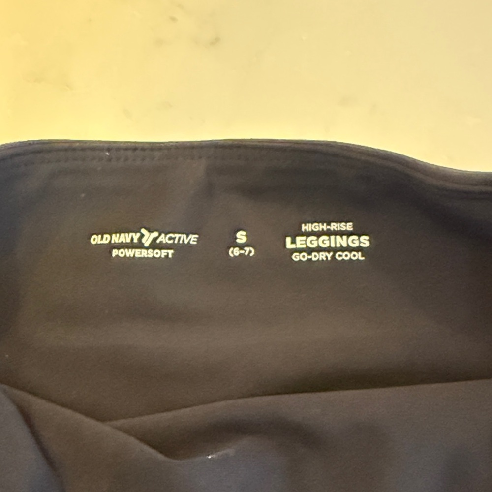 Old Navy Black High-Rise Leggings size 6-7